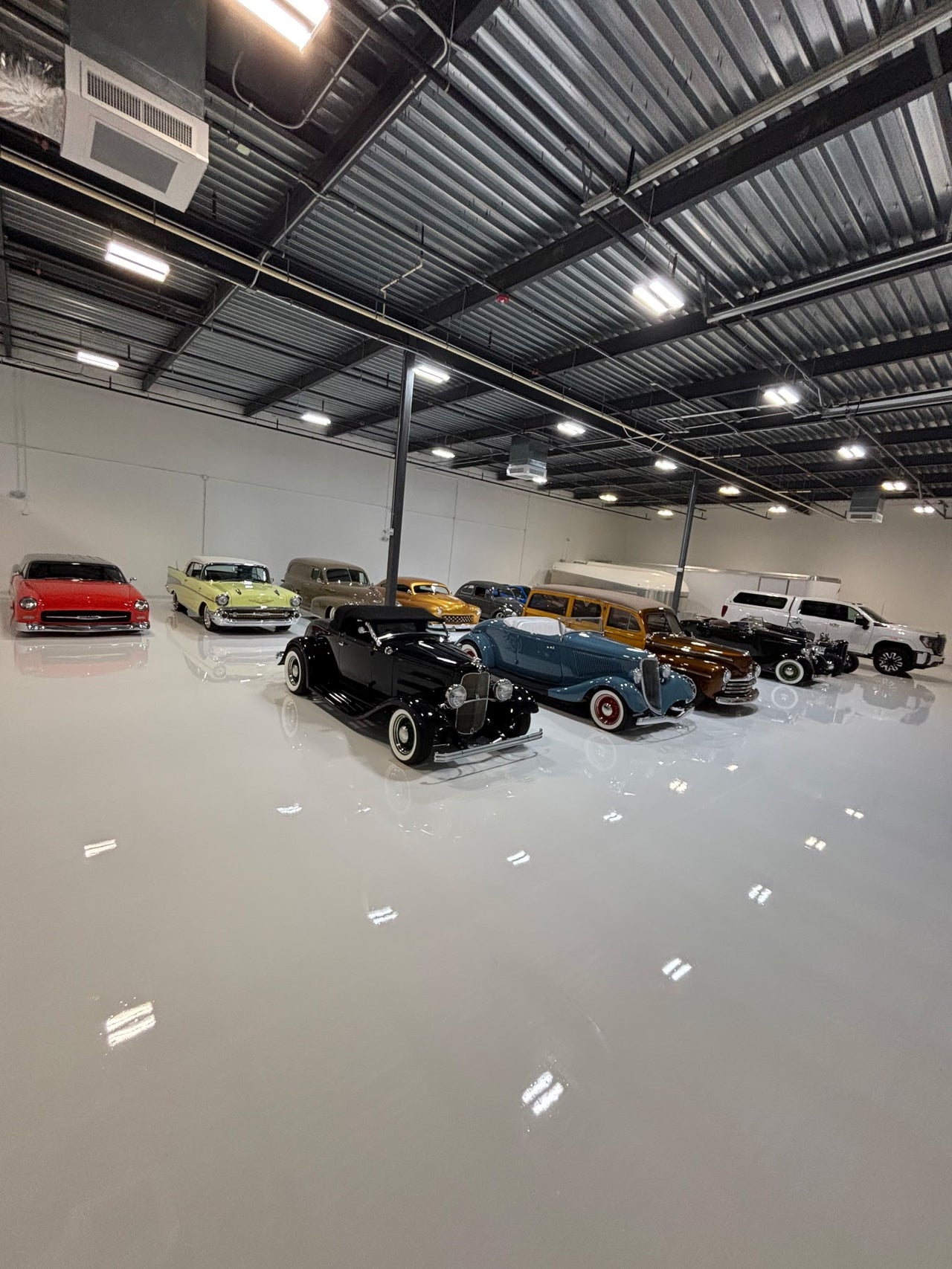 High-gloss solid white polyaspartic showroom floor using Poly Gloss 85 Slow Go for a seamless, non-yellowing finish